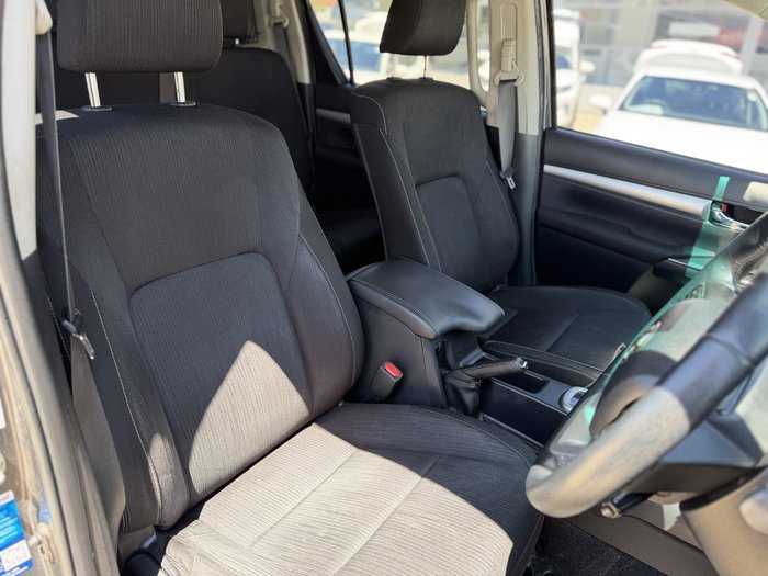 2021 Toyota Hilux SR5