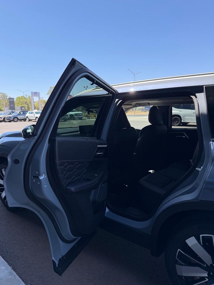 2025 Mitsubishi Outlander Exceed