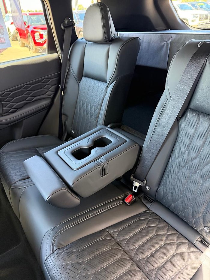 2025 Mitsubishi Outlander Exceed