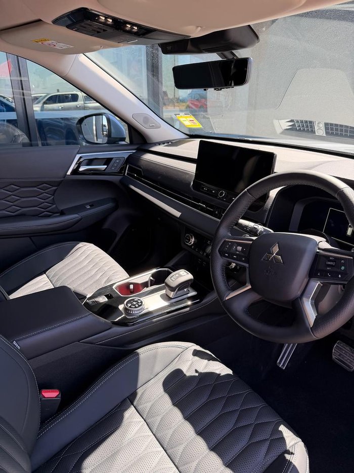 2025 Mitsubishi Outlander Exceed