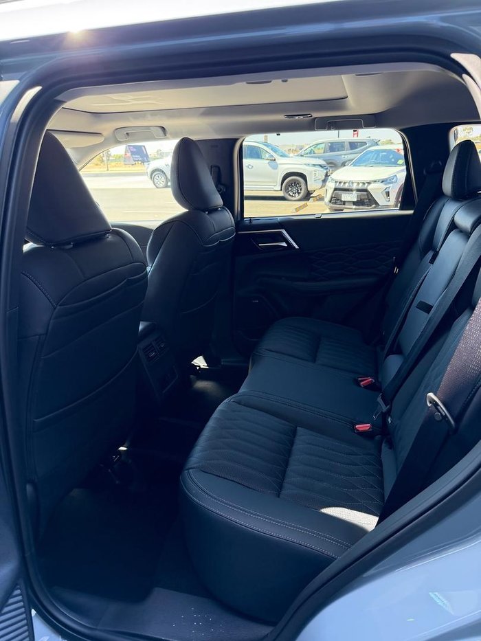 2025 Mitsubishi Outlander Exceed