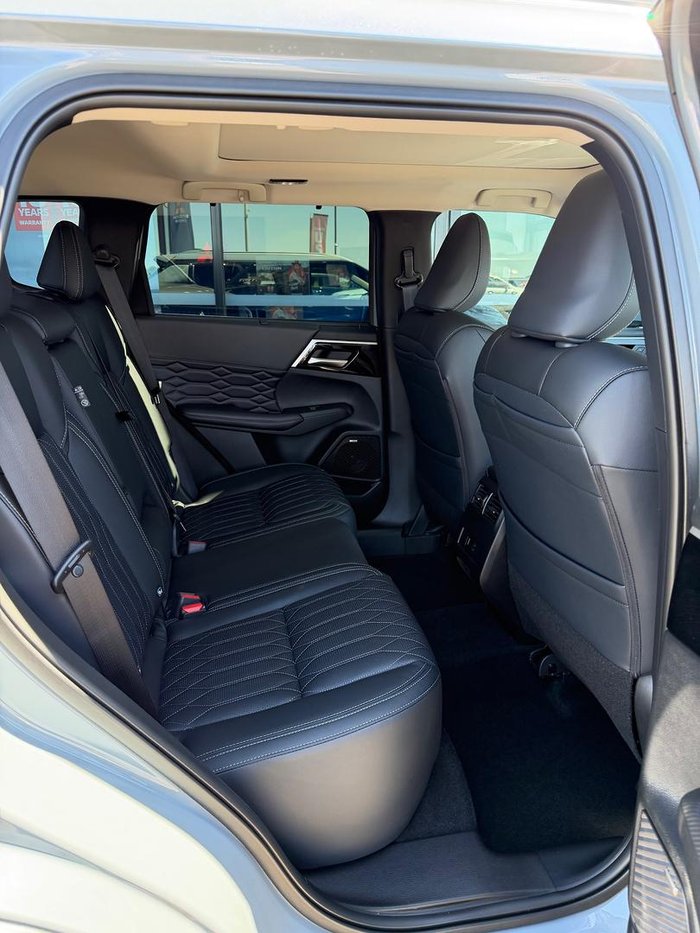 2025 Mitsubishi Outlander Exceed