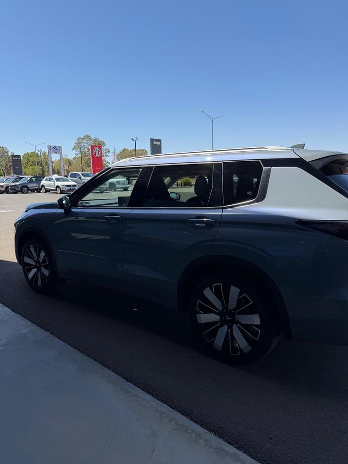 2025 Mitsubishi Outlander Exceed