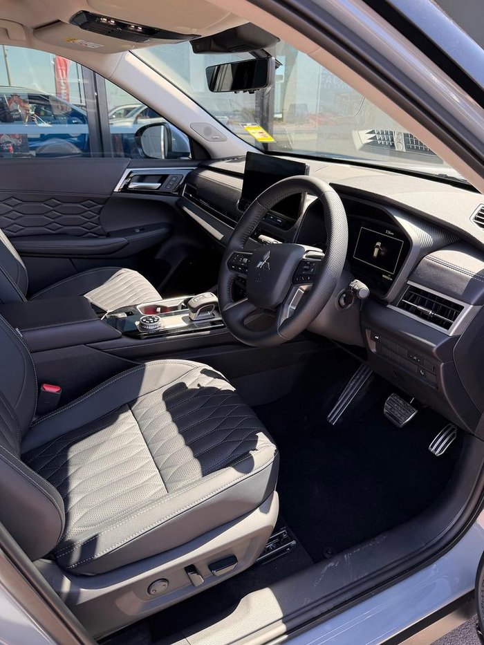 2025 Mitsubishi Outlander Exceed