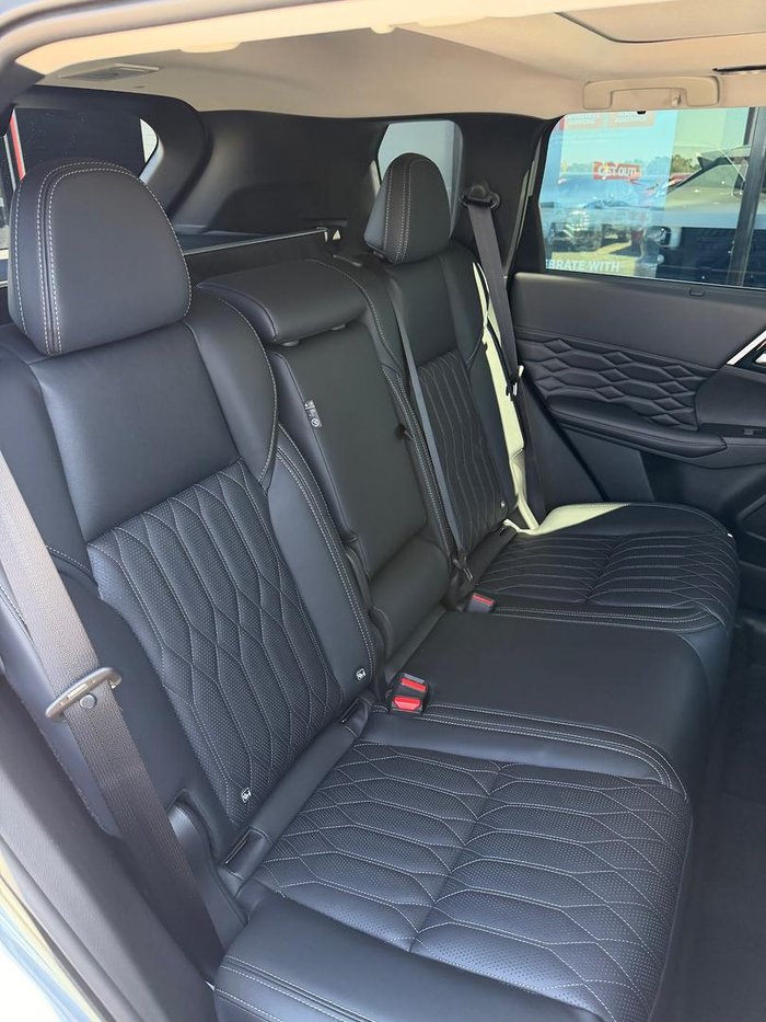 2025 Mitsubishi Outlander Exceed