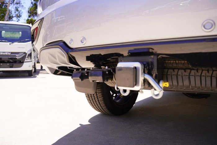 2025 Isuzu MU-X X-TERRAIN