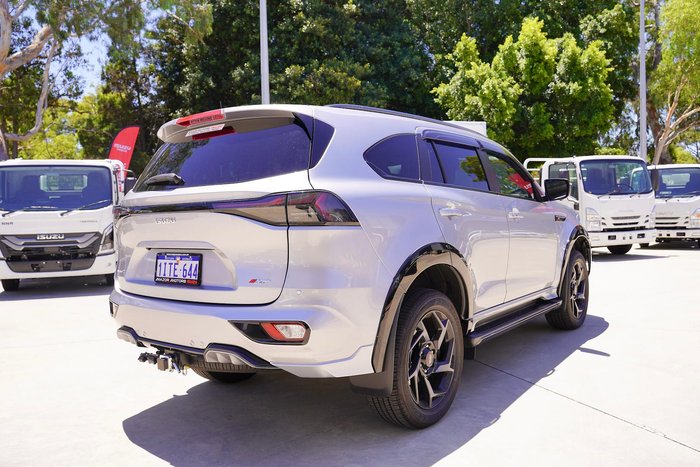 2025 Isuzu MU-X X-TERRAIN