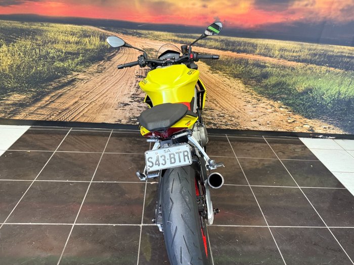 2021 APRILIA TUONO YELLOW