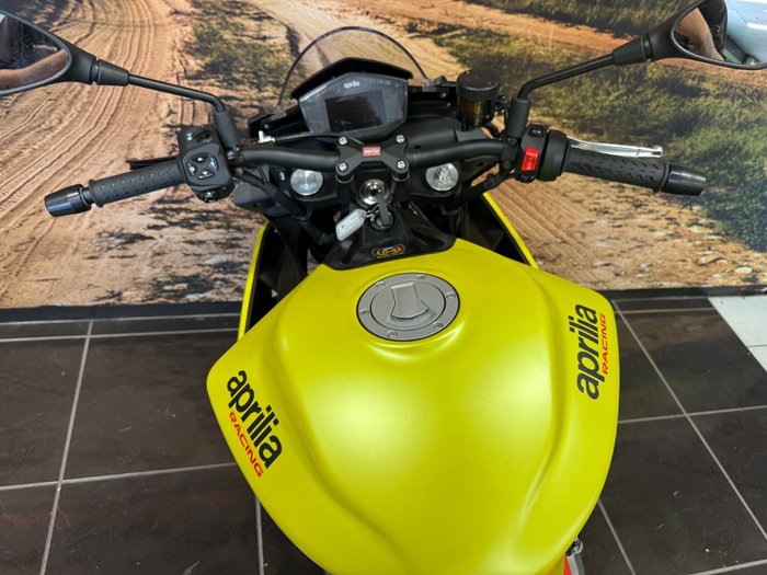 2021 APRILIA TUONO YELLOW