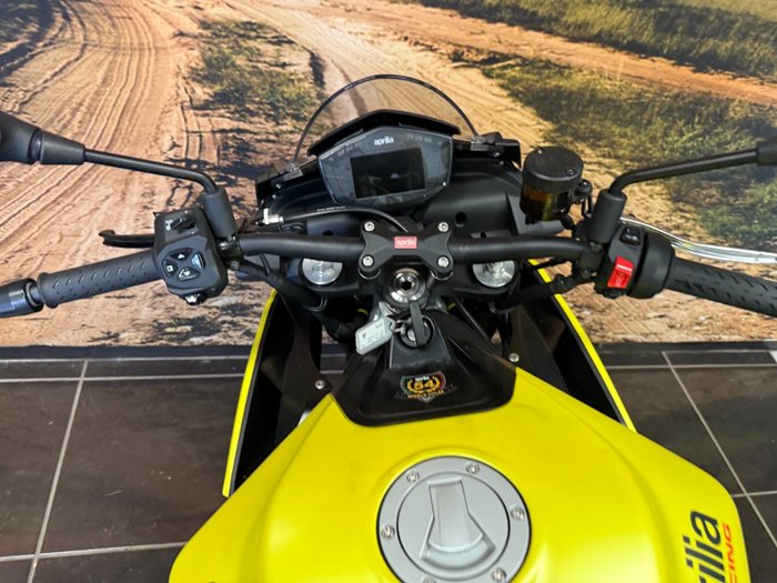 2021 APRILIA TUONO YELLOW