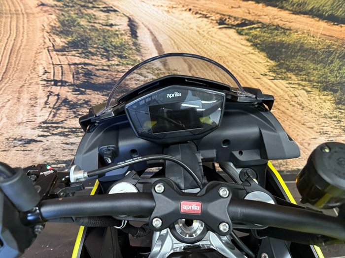 2021 APRILIA TUONO YELLOW