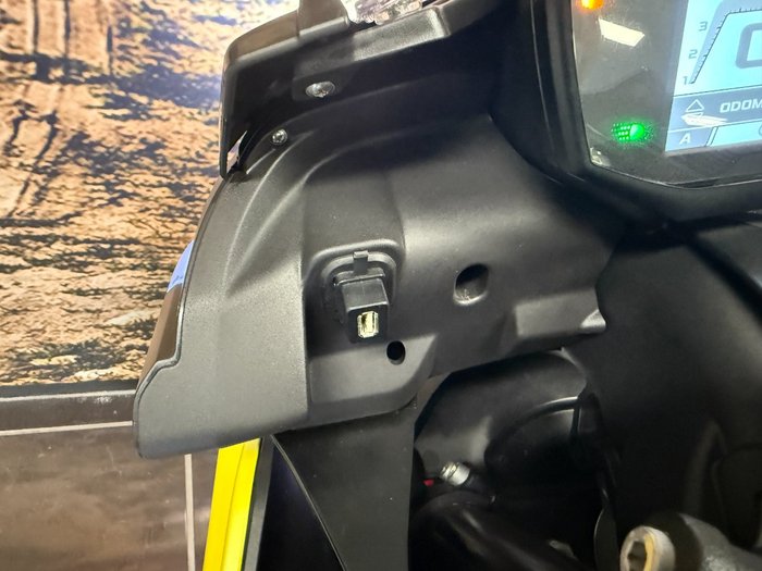 2021 APRILIA TUONO YELLOW