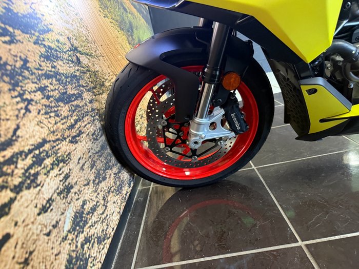 2021 APRILIA TUONO YELLOW