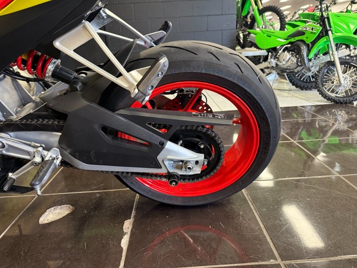 2021 APRILIA TUONO YELLOW