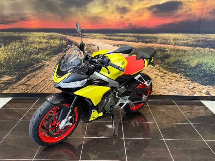 2021 APRILIA TUONO YELLOW