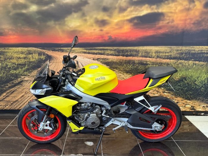 2021 APRILIA TUONO YELLOW