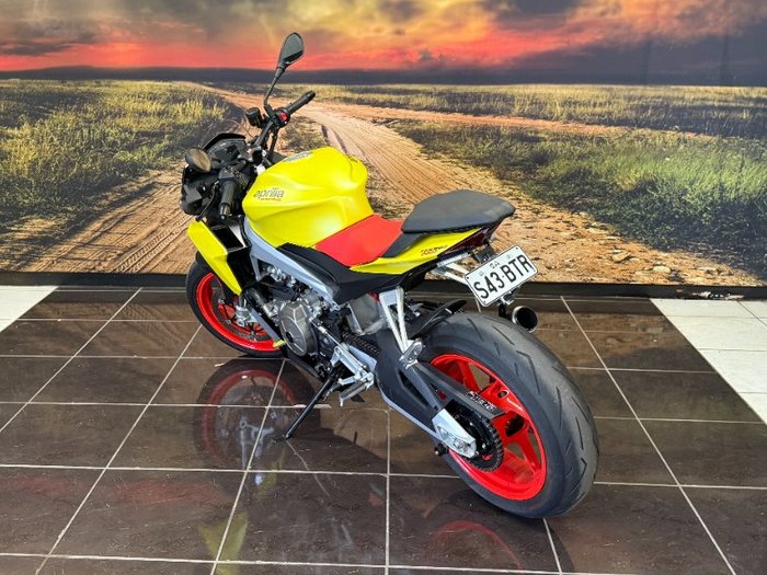 2021 APRILIA TUONO YELLOW