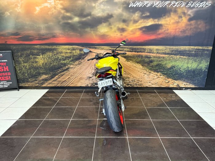 2021 APRILIA TUONO YELLOW