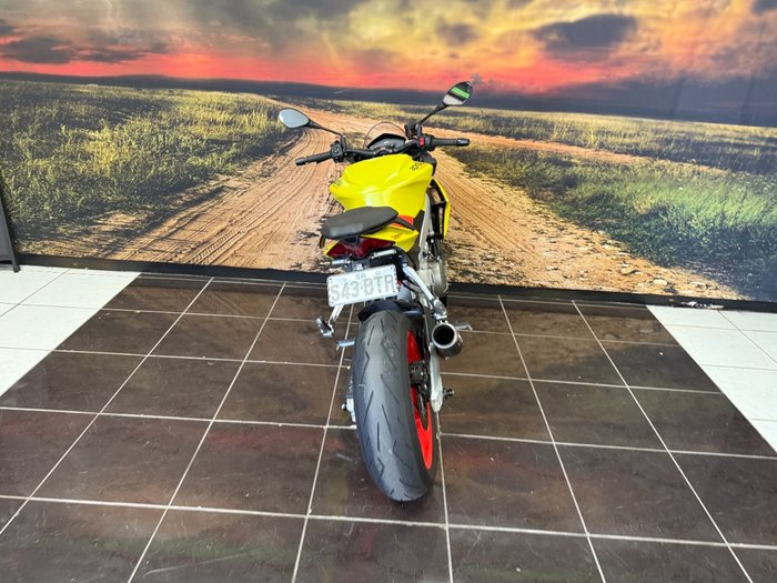 2021 APRILIA TUONO YELLOW