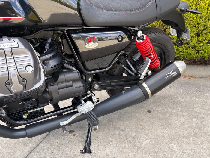 2023 MOTO GUZZI V7 STONE Black