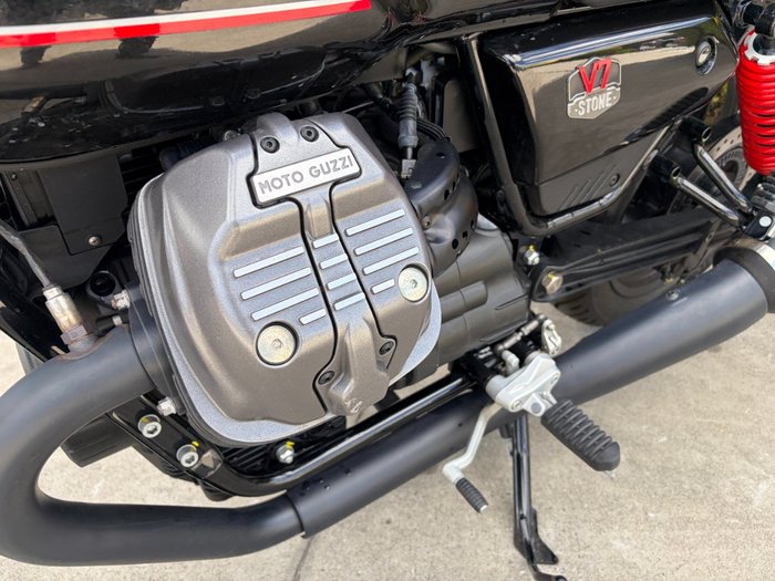 2023 MOTO GUZZI V7 STONE Black