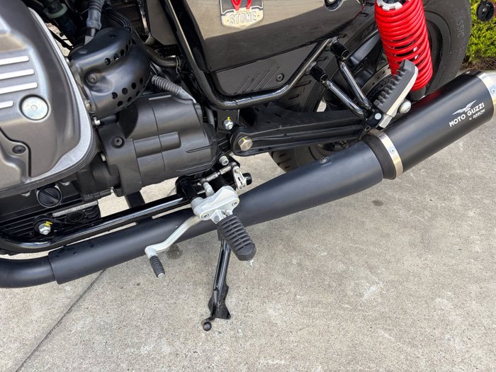 2023 MOTO GUZZI V7 STONE Black