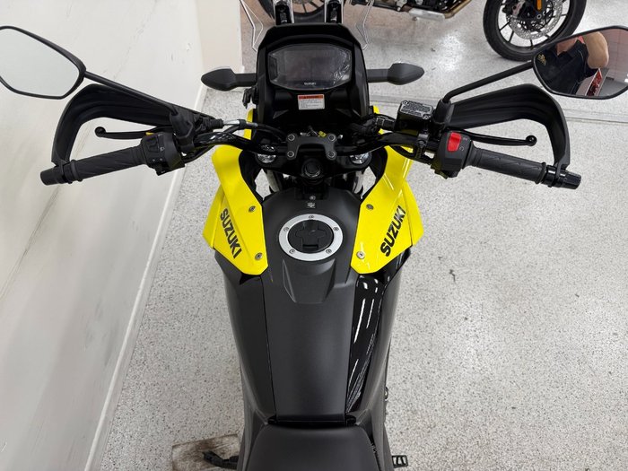 2025 Suzuki 2025 Suzuki 250CC V-STROM 250SX (DS250RLM5) Yellow