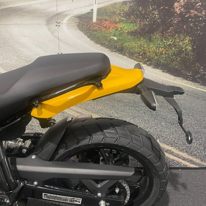 2025 Royal Enfield Guerrilla 450 Playa Black