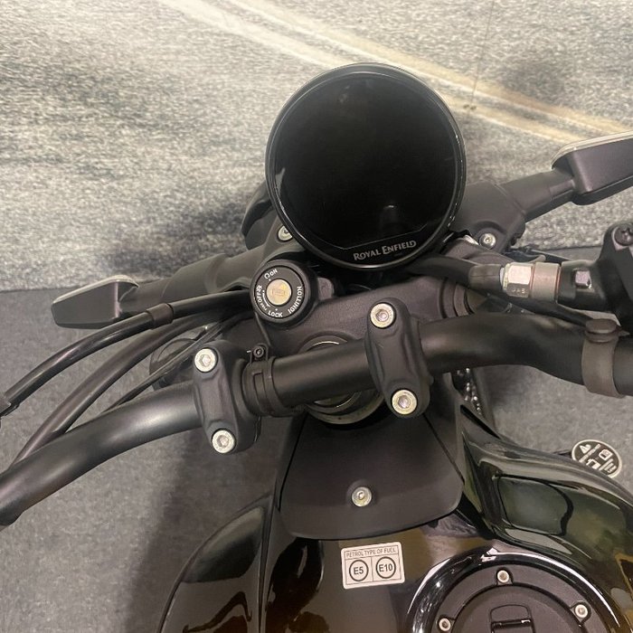 2025 Royal Enfield Guerrilla 450 Playa Black