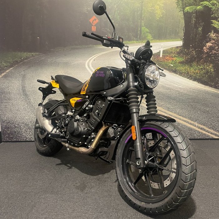 2025 Royal Enfield Guerrilla 450 Playa Black