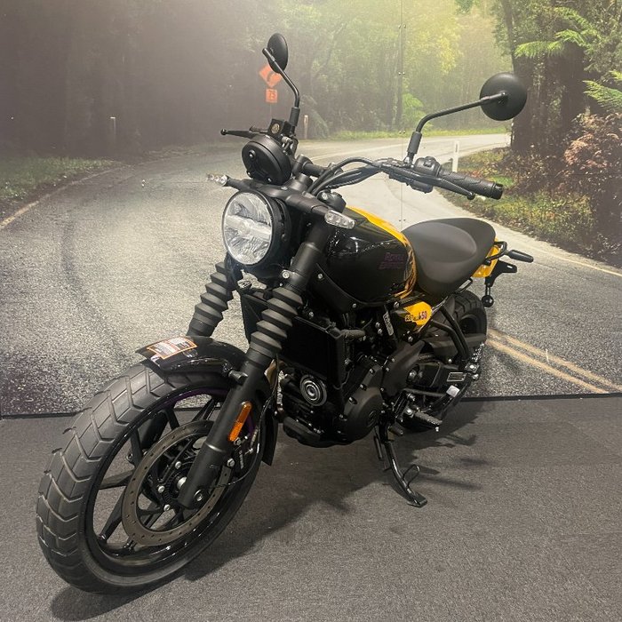 2025 Royal Enfield Guerrilla 450 Playa Black