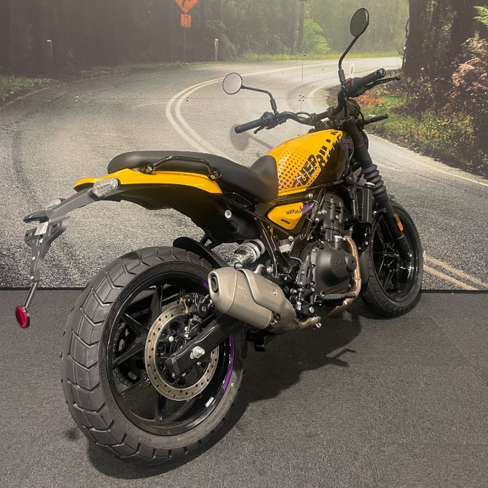 2025 Royal Enfield Guerrilla 450 Playa Black