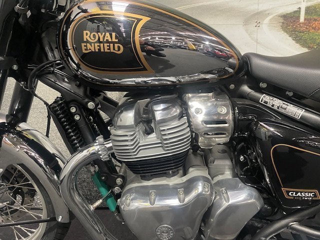 2025 Royal Enfield CLASSIC 650 Black