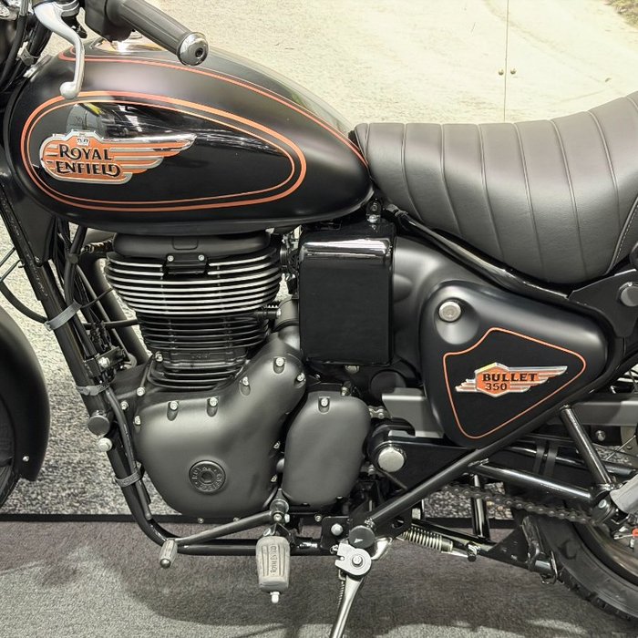 2025 Royal Enfield 2025 Royal Enfield 350CC BULLET 350 ROAD Black Gold
