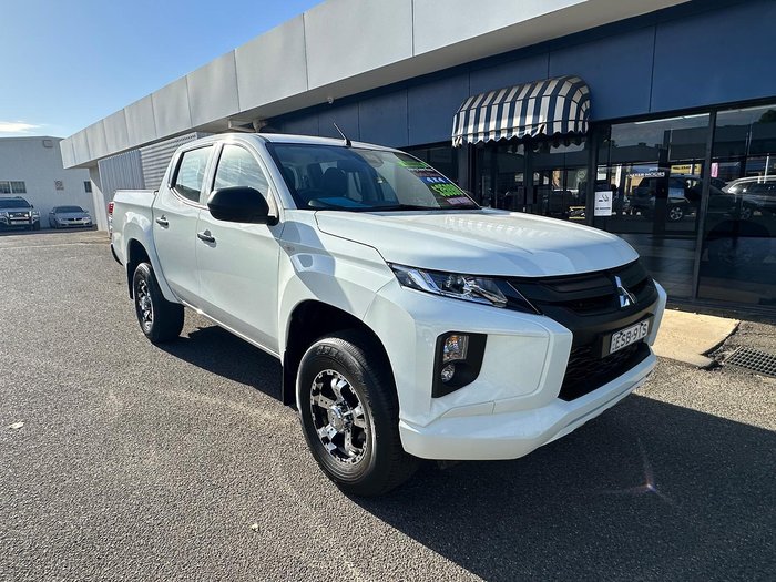 2022 Mitsubishi Triton GLX