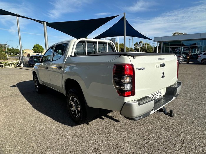 2022 Mitsubishi Triton GLX