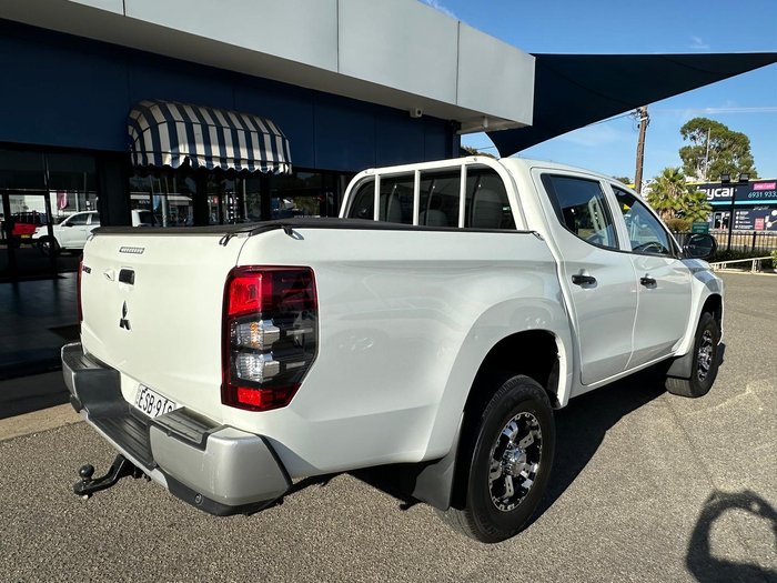 2022 Mitsubishi Triton GLX