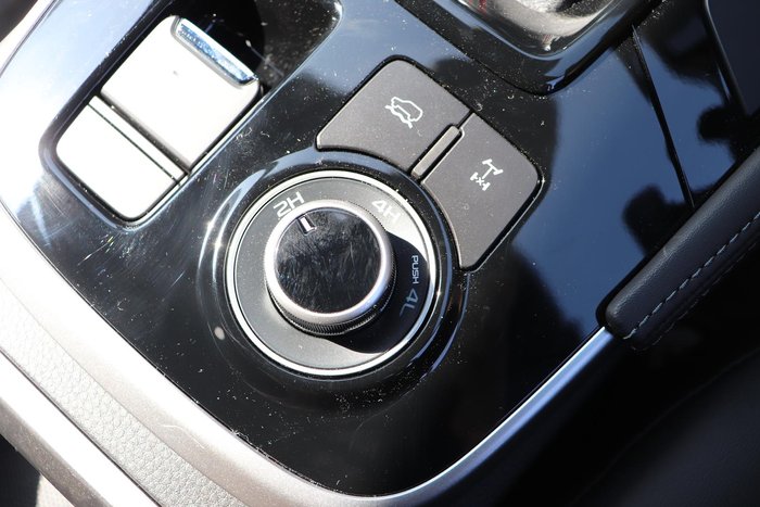 2025 Isuzu MU-X X-TERRAIN