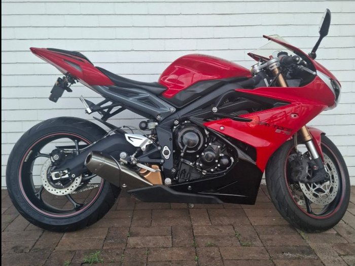 2015 Triumph DAYTONA 675 RED