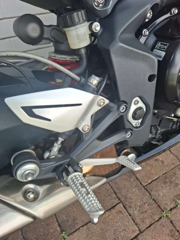 2015 Triumph DAYTONA 675 RED