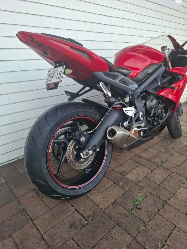 2015 Triumph DAYTONA 675 RED