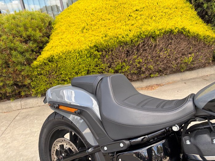 2022 HARLEY-DAVIDSON FXFBS FAT BOB (114) Grey