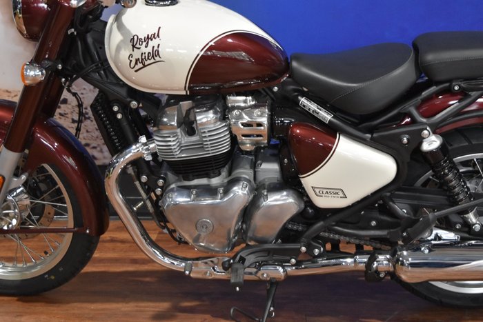 2025 Royal Enfield CLASSIC 650 Red