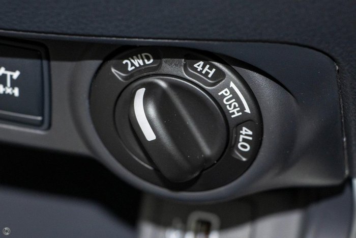 2025 Nissan Navara ST