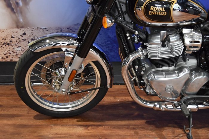 2025 Royal Enfield CLASSIC 650 Chrome / Silver