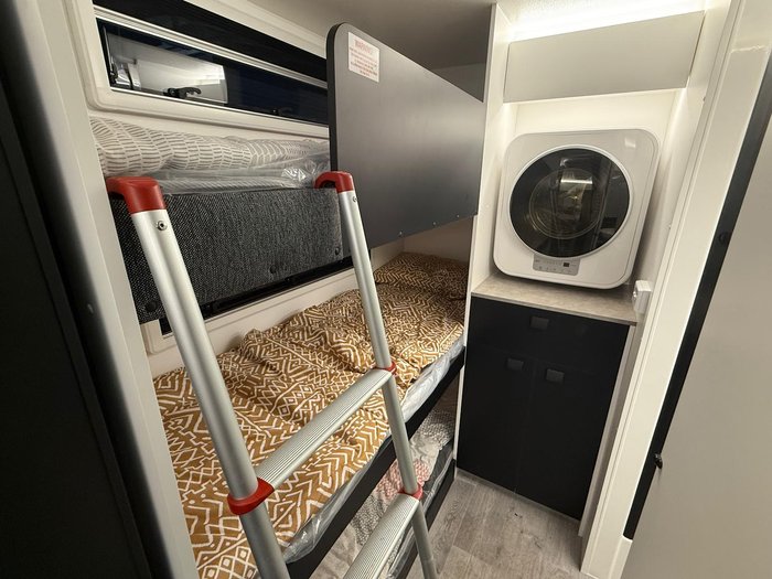 2025 New Age Caravans 19' Road Owl Adv 3 Bunk Save $10,183 Was $101,830