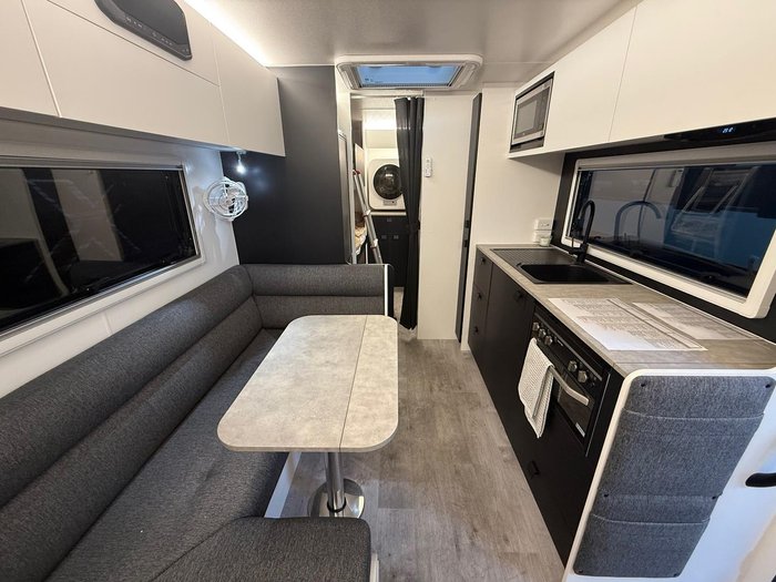 2025 New Age Caravans 19' Road Owl Adv 3 Bunk Save $10,183 Was $101,830
