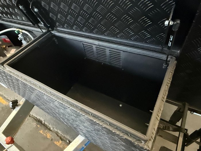 2025 New Age Caravans 19' Road Owl Adv 3 Bunk Save $10,183 Was $101,830