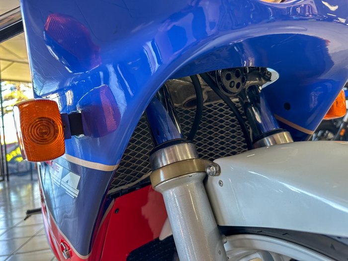 1987 Honda VFR750R (RC30) VFR White