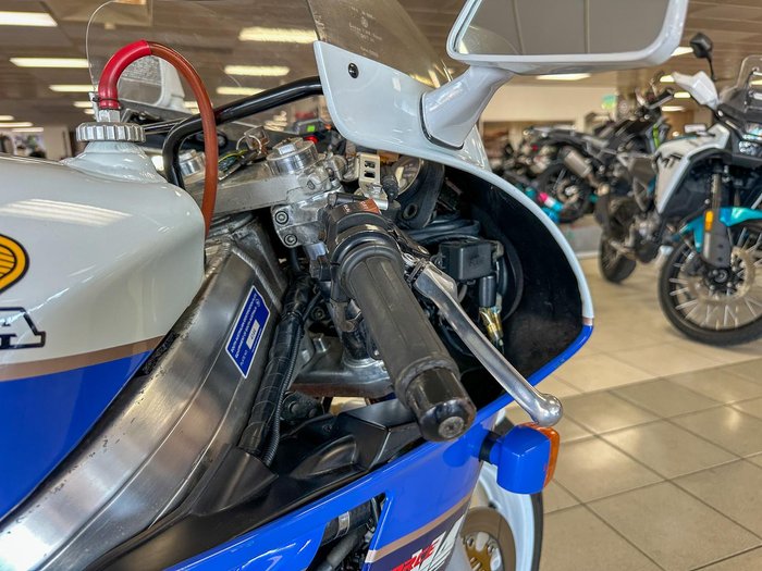 1987 Honda VFR750R (RC30) VFR White